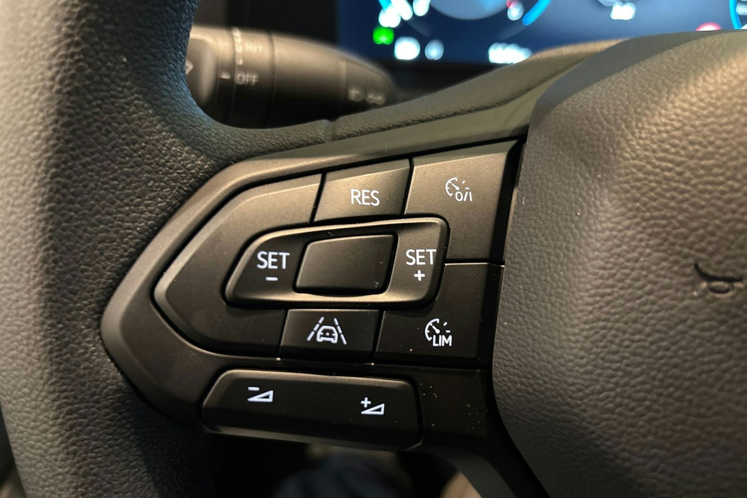 valkoinen Volkswagen Transporter 2025 kuva 17.