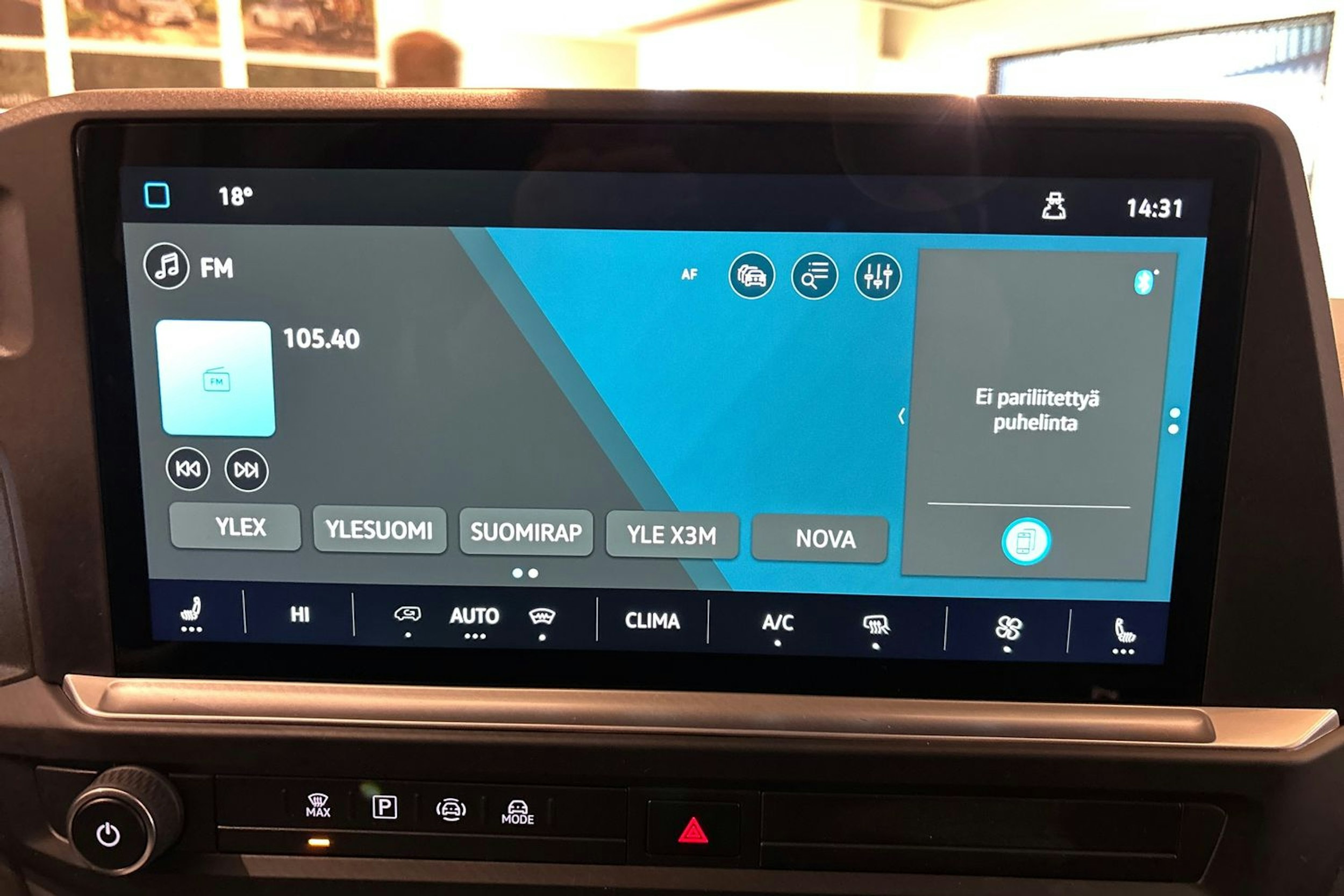 valkoinen Volkswagen Transporter 2025 kuva 19.