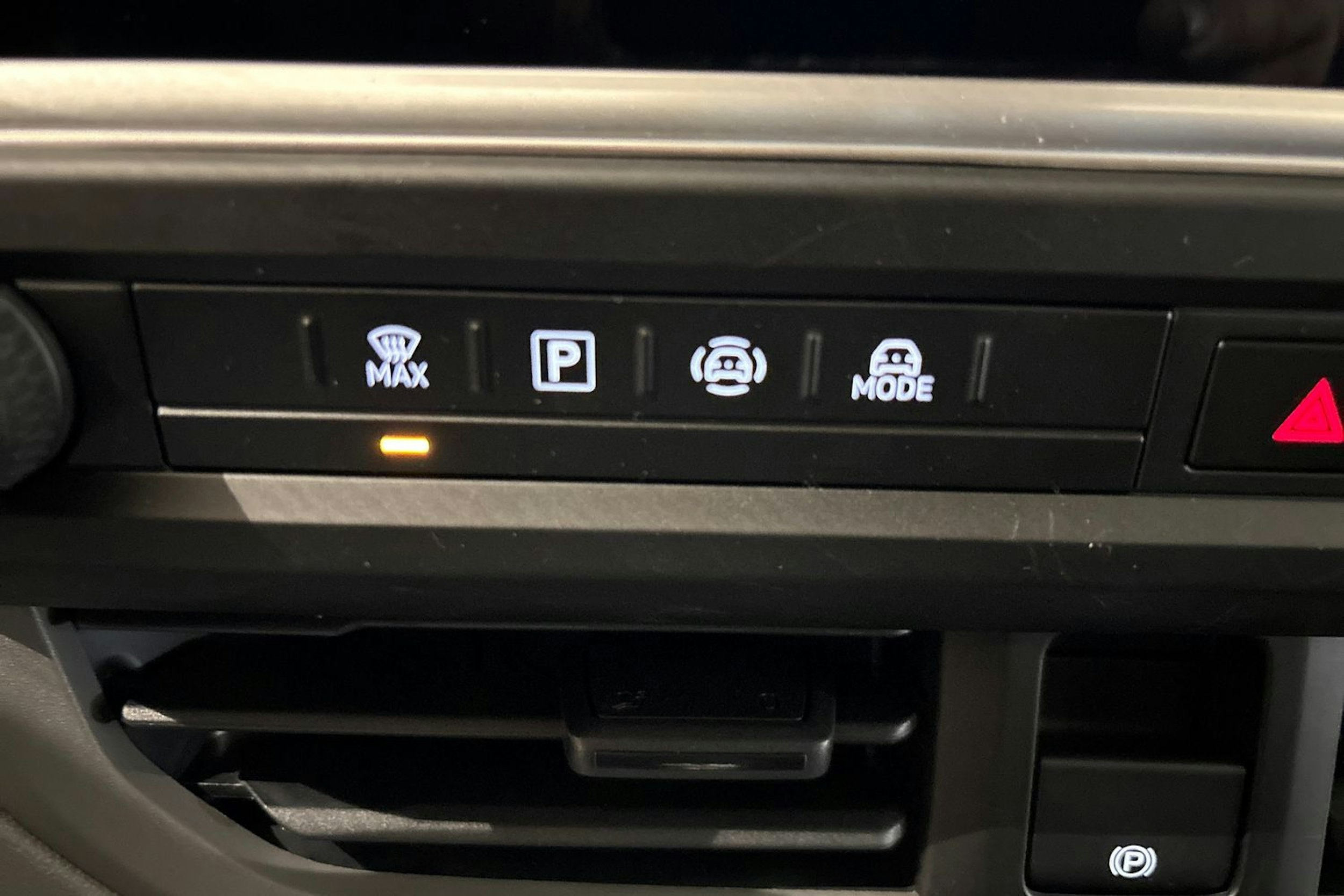 valkoinen Volkswagen Transporter 2025 kuva 22.