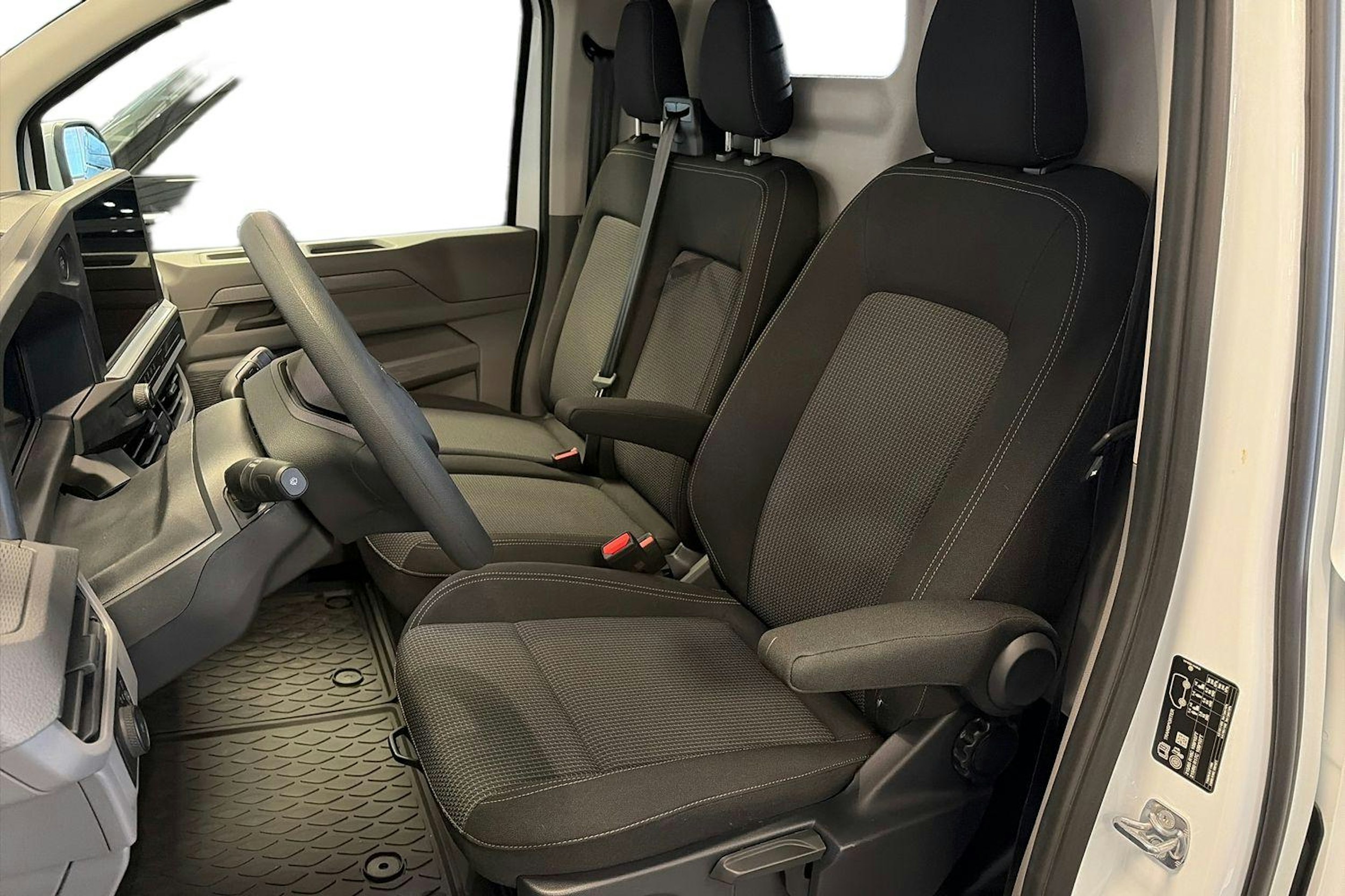 valkoinen Volkswagen Transporter 2026 kuva 11.