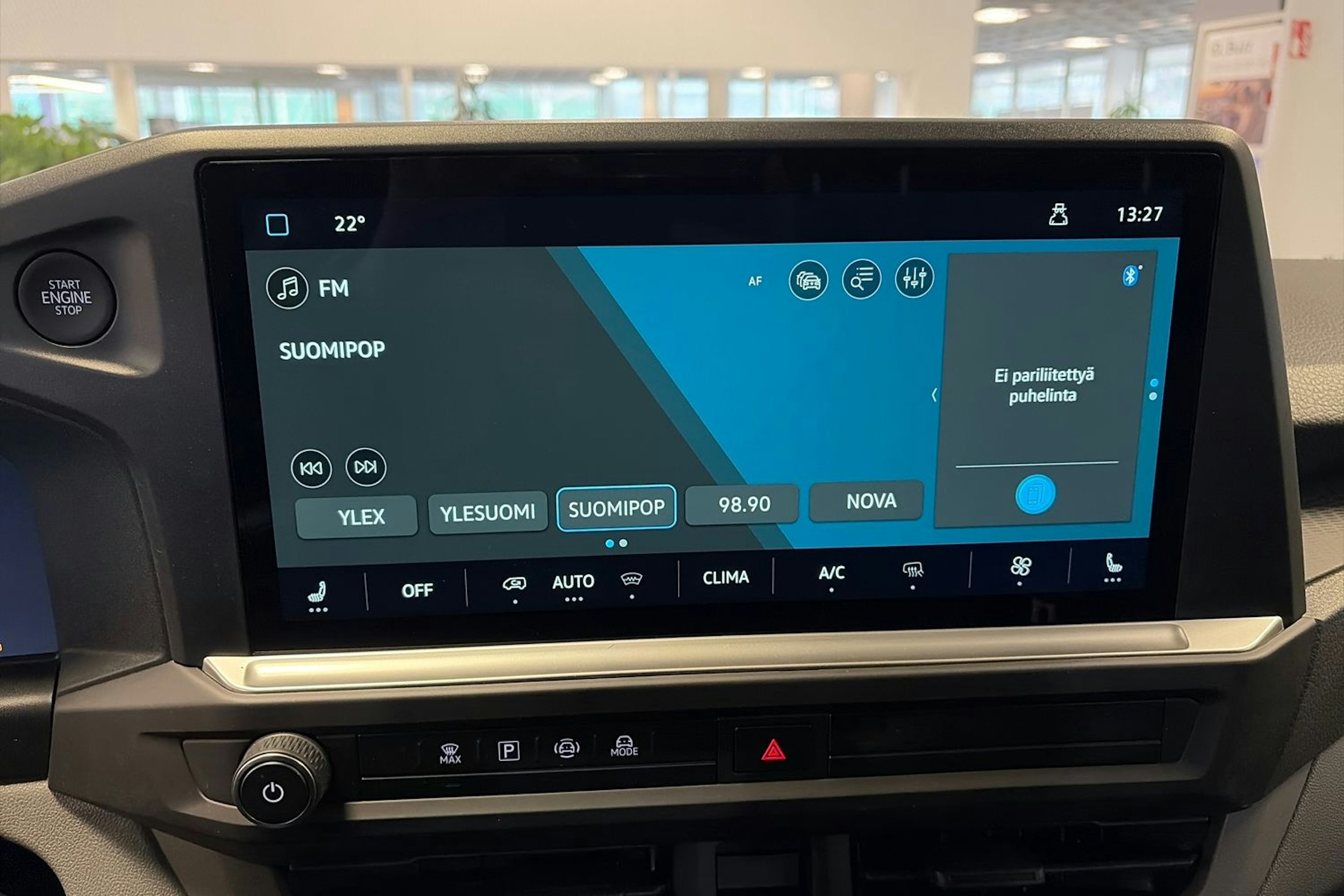 valkoinen Volkswagen Transporter 2026 kuva 18.