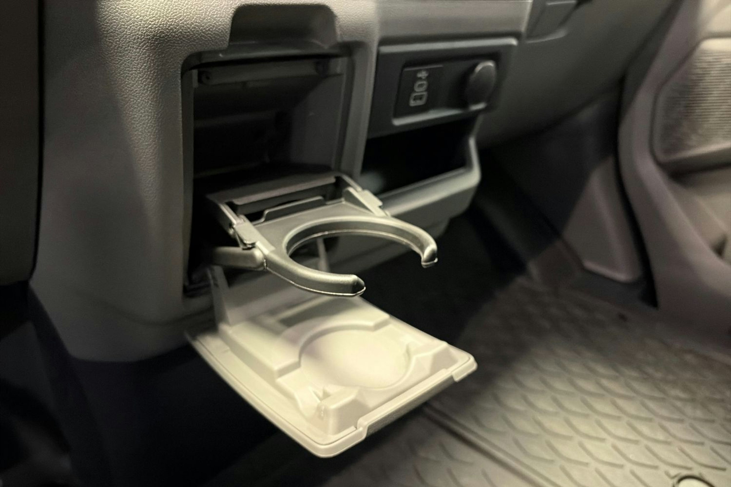 valkoinen Volkswagen Transporter 2026 kuva 23.