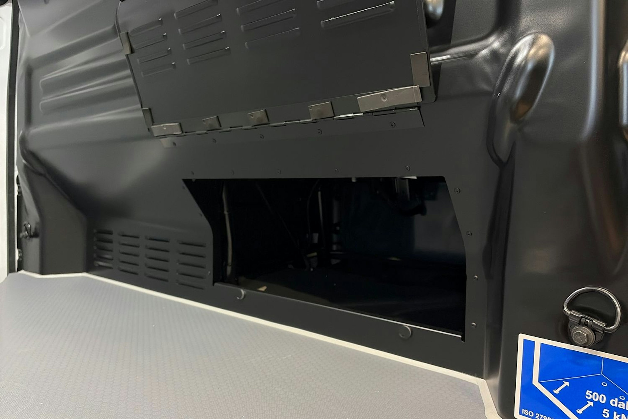 valkoinen Volkswagen Transporter 2026 kuva 25.