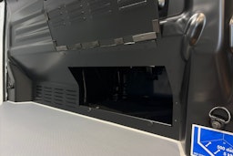 valkoinen Volkswagen Transporter 2026 kuva 25.