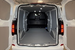 valkoinen Volkswagen Transporter 2026 kuva 30.