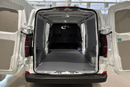 valkoinen Volkswagen Transporter 2025 kuva 12.