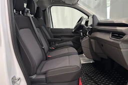 valkoinen Volkswagen Transporter 2025 kuva 14.