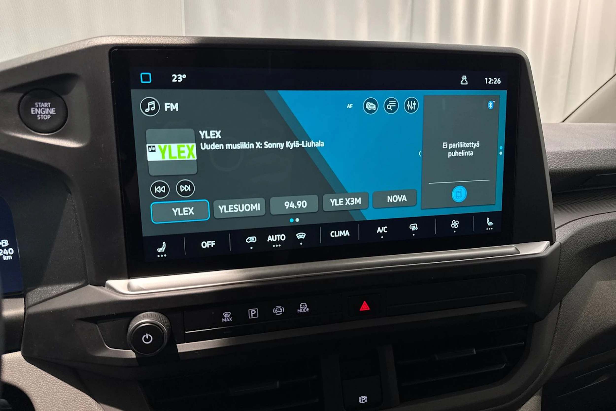 valkoinen Volkswagen Transporter 2025 kuva 17.