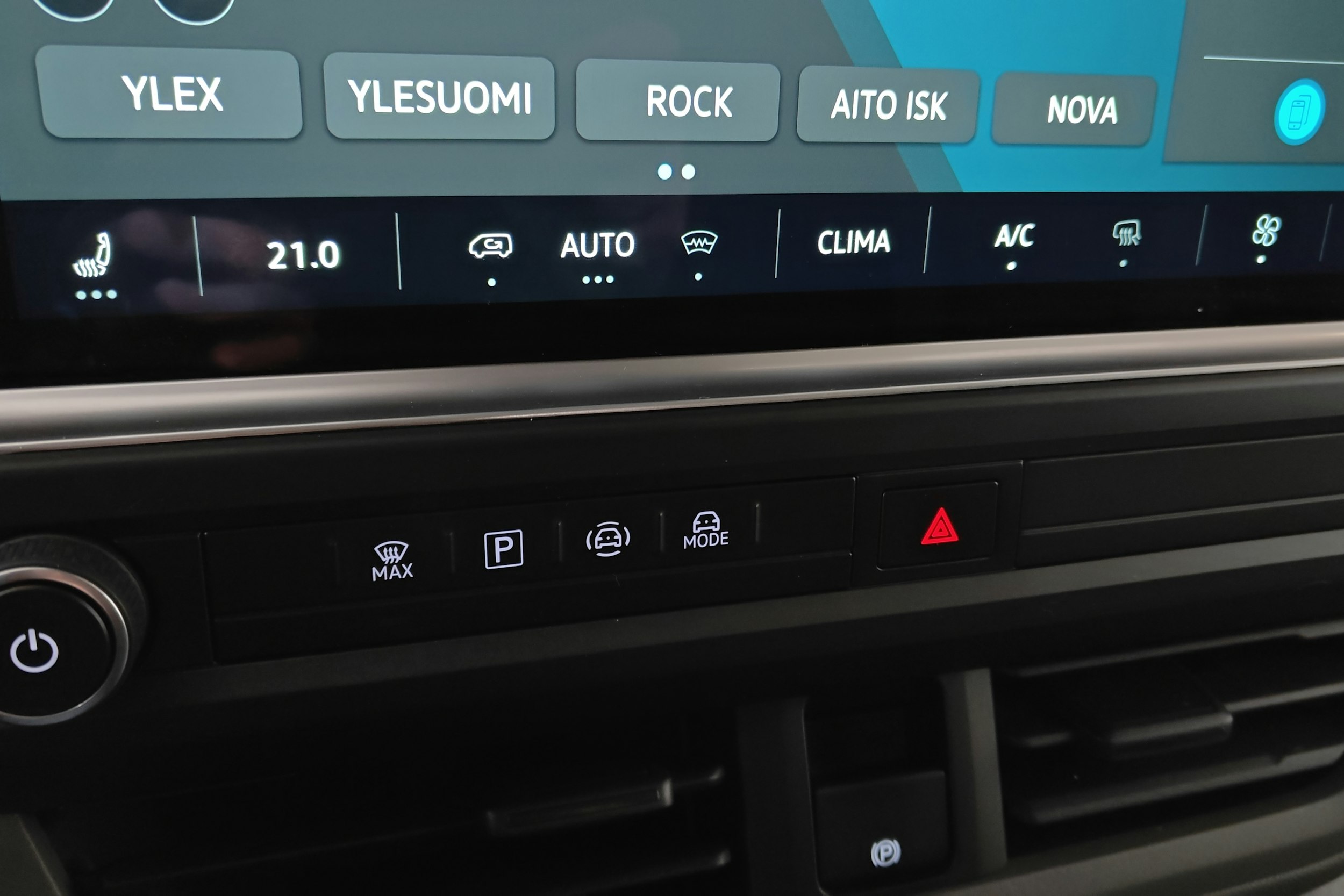 Harmaa Volkswagen Transporter 2025 kuva 15.