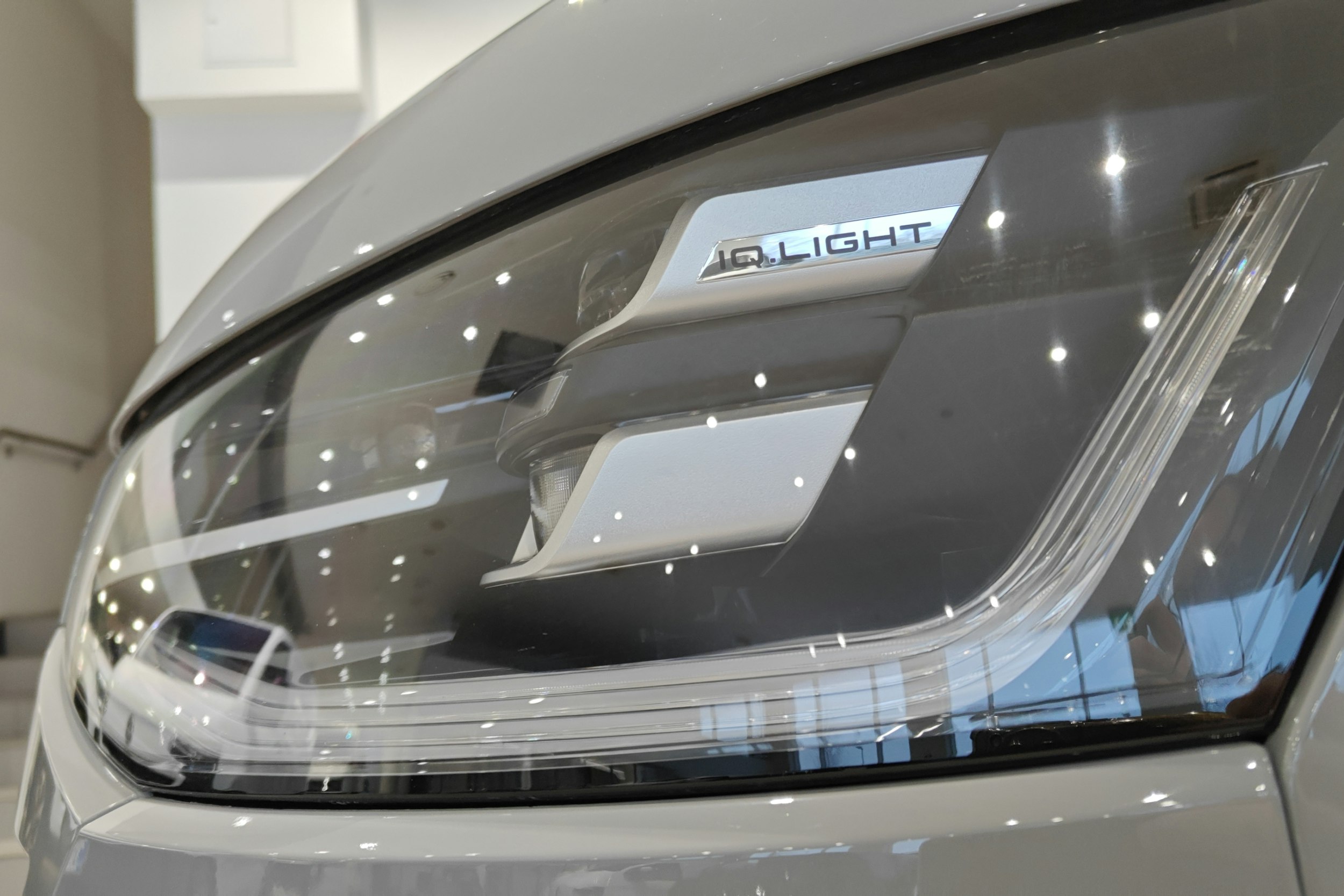 Harmaa Volkswagen Transporter 2025 kuva 21.