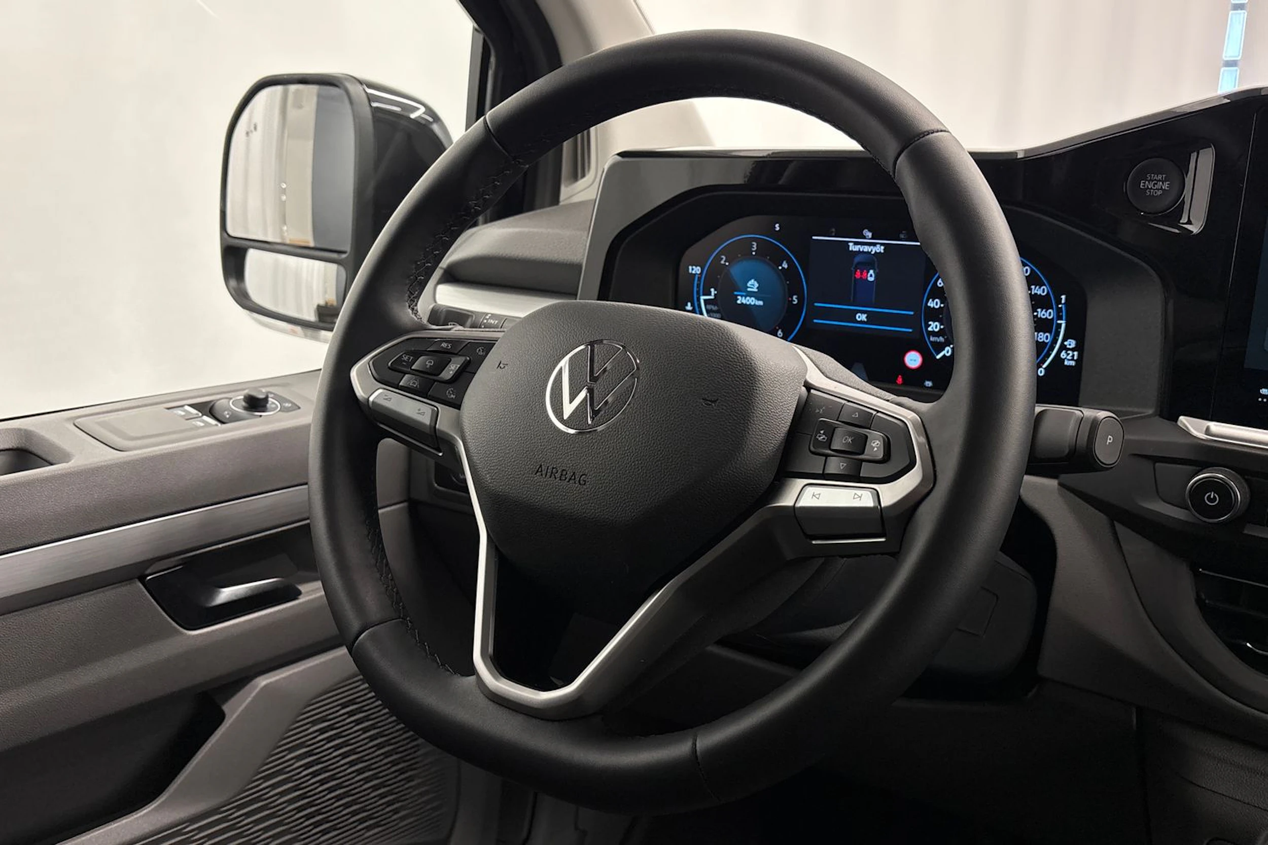 met. musta Volkswagen Transporter 2025 kuva 13.