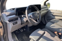 harmaa Volkswagen Transporter 2025 kuva 8.