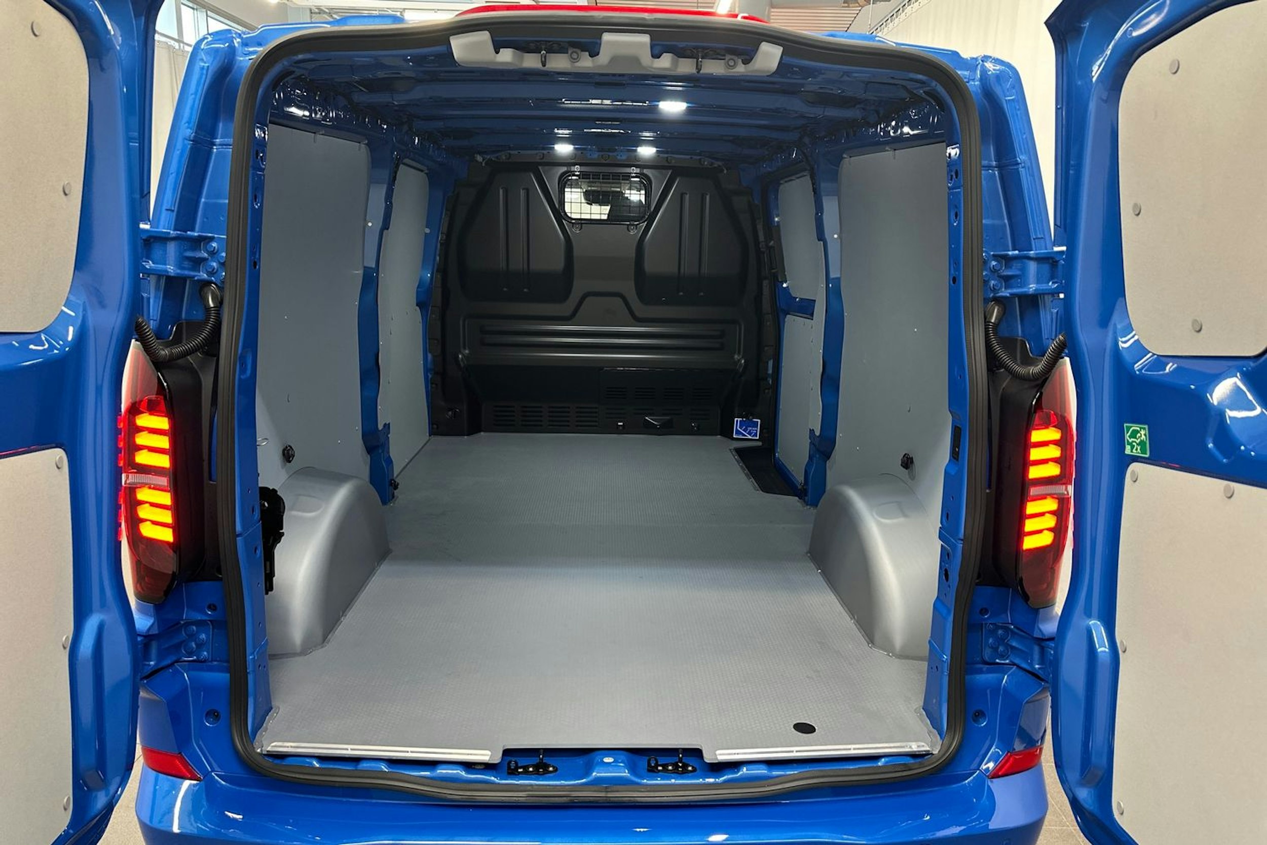 sininen Volkswagen TRANSPORTER 2025 kuva 12.