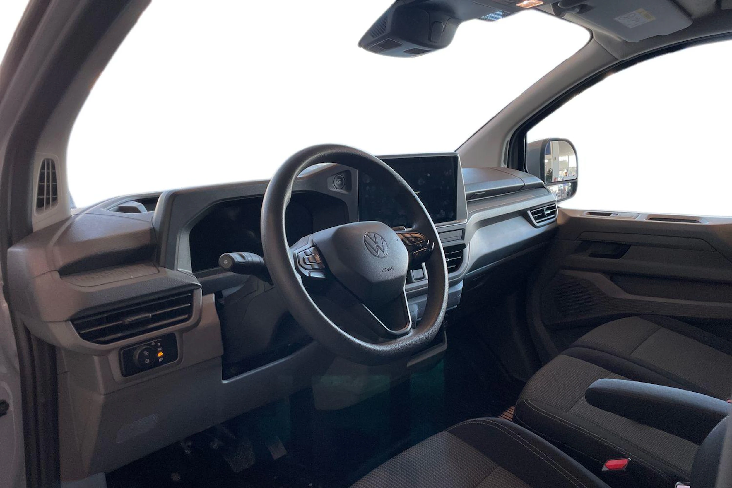 harmaa Volkswagen Transporter 2025 kuva 6.