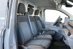 harmaa Volkswagen Transporter 2025 kuva 8.