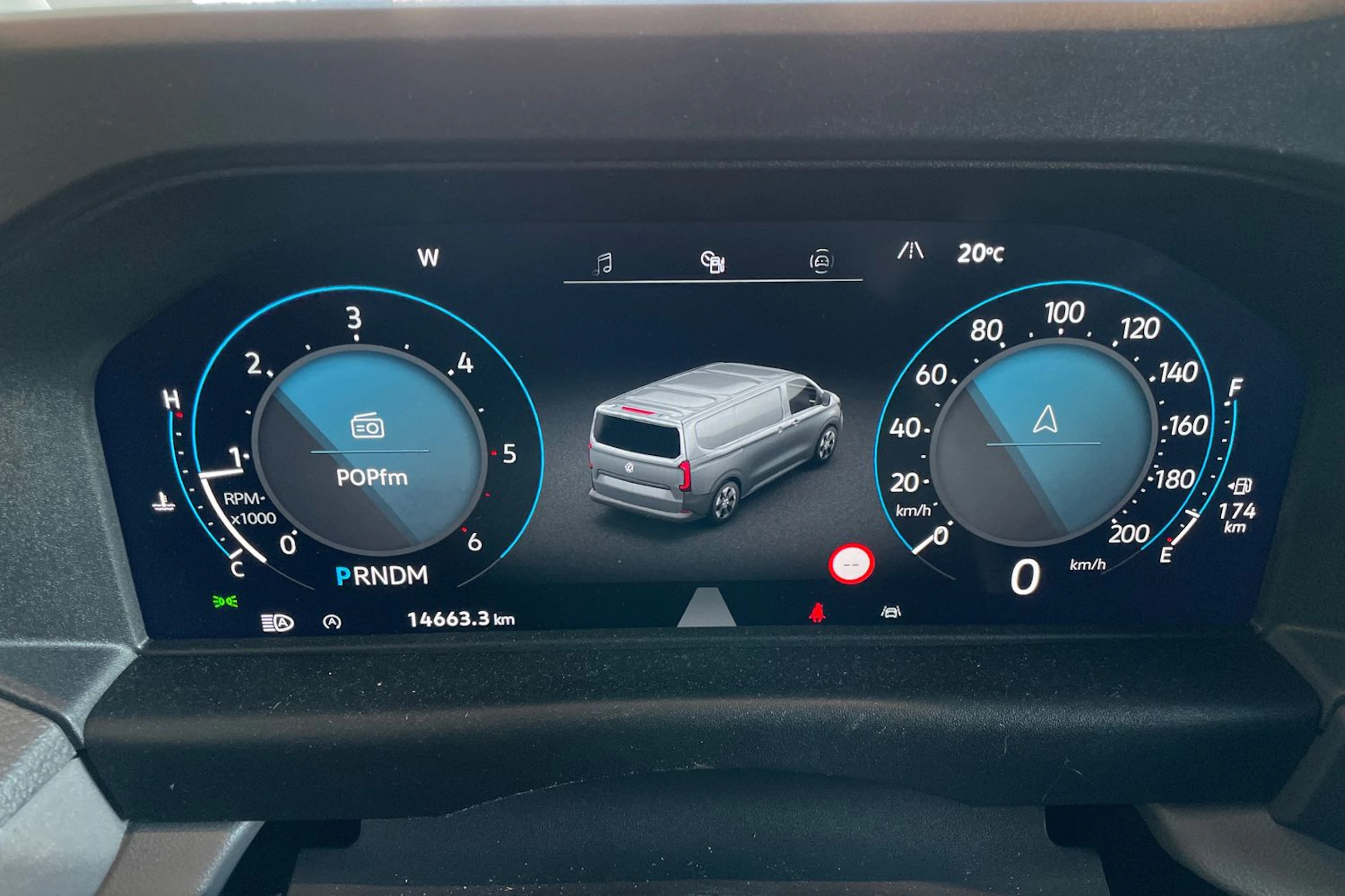 harmaa Volkswagen Transporter 2025 kuva 11.