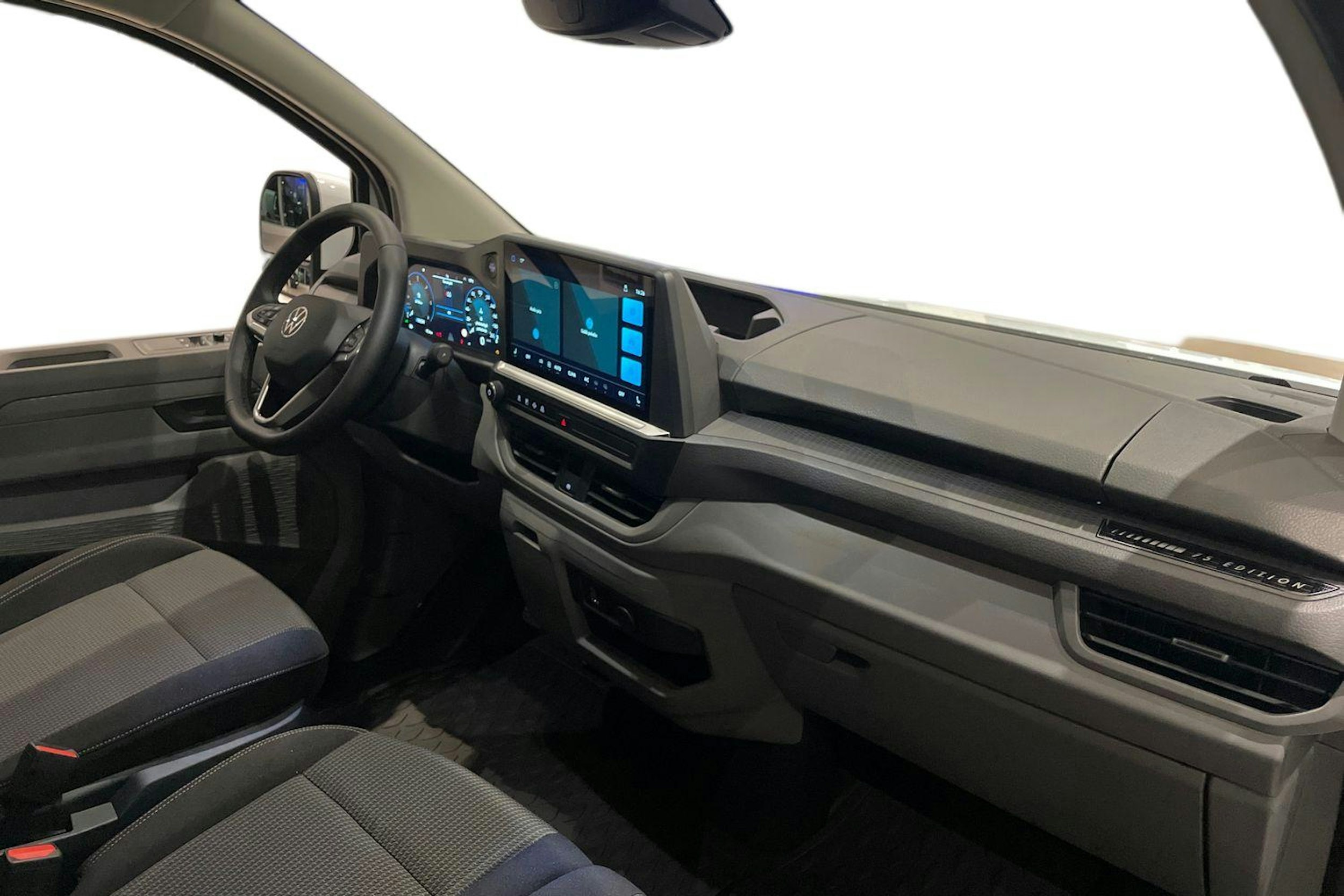 valkoinen Volkswagen Transporter 2025 kuva 9.