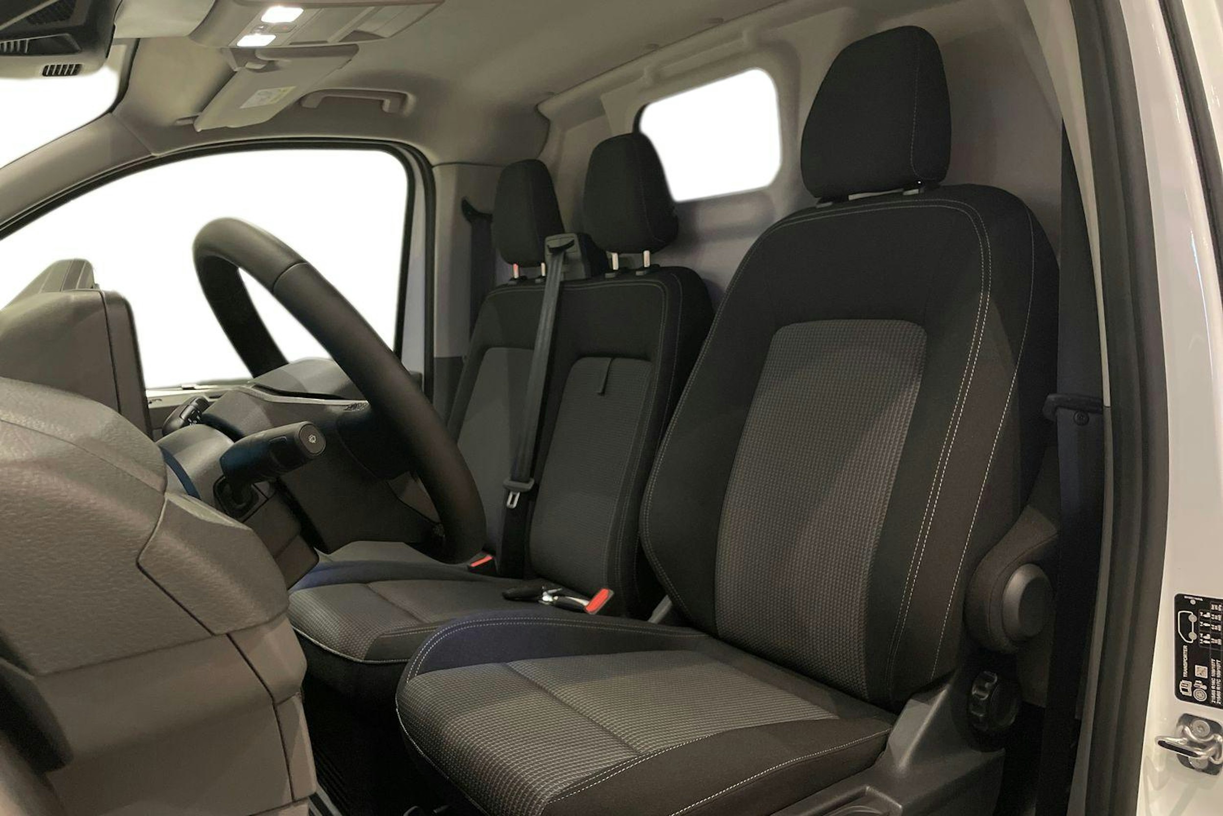 valkoinen Volkswagen Transporter 2025 kuva 11.