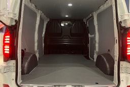 valkoinen Volkswagen Transporter 2025 kuva 13.