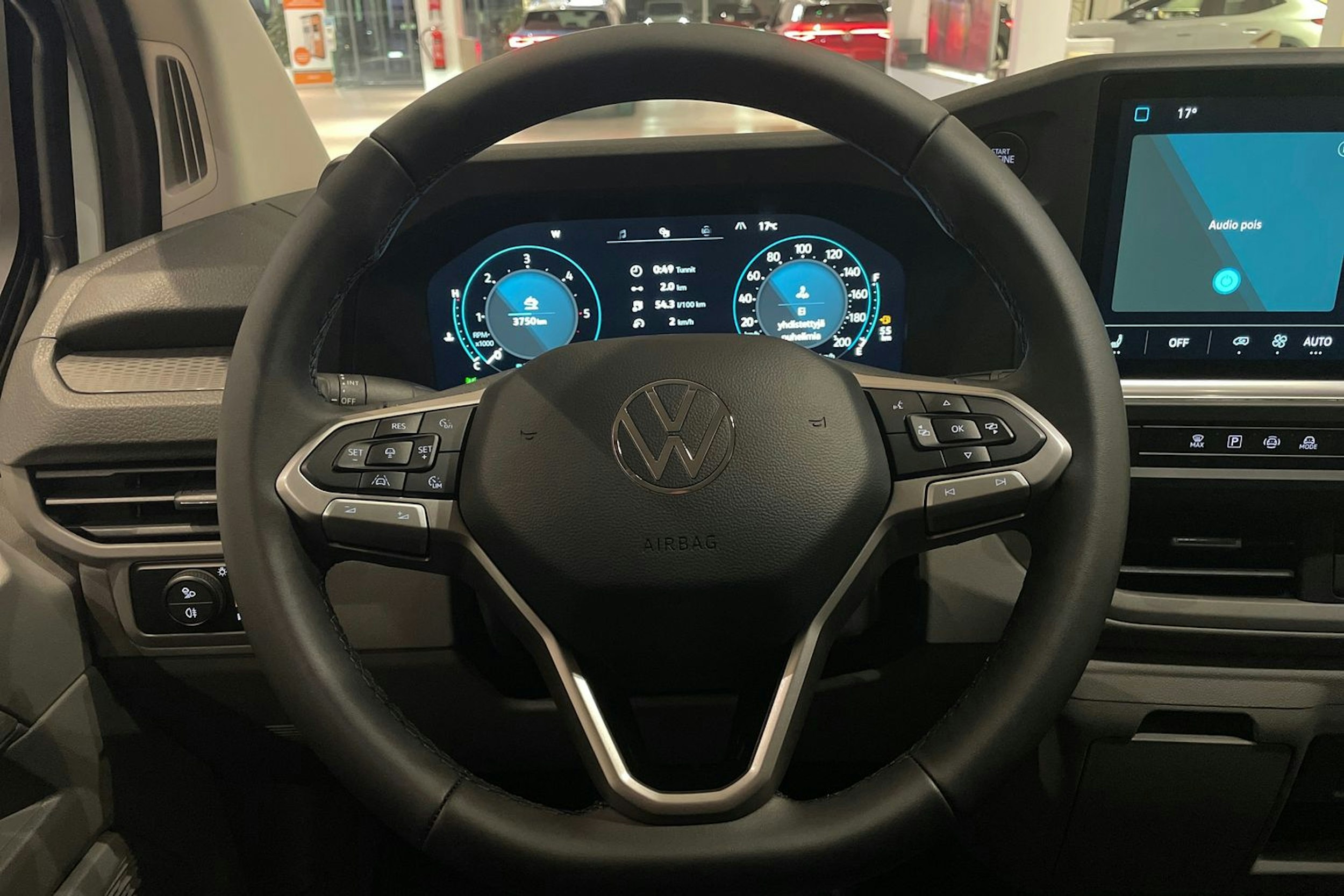 valkoinen Volkswagen Transporter 2025 kuva 14.