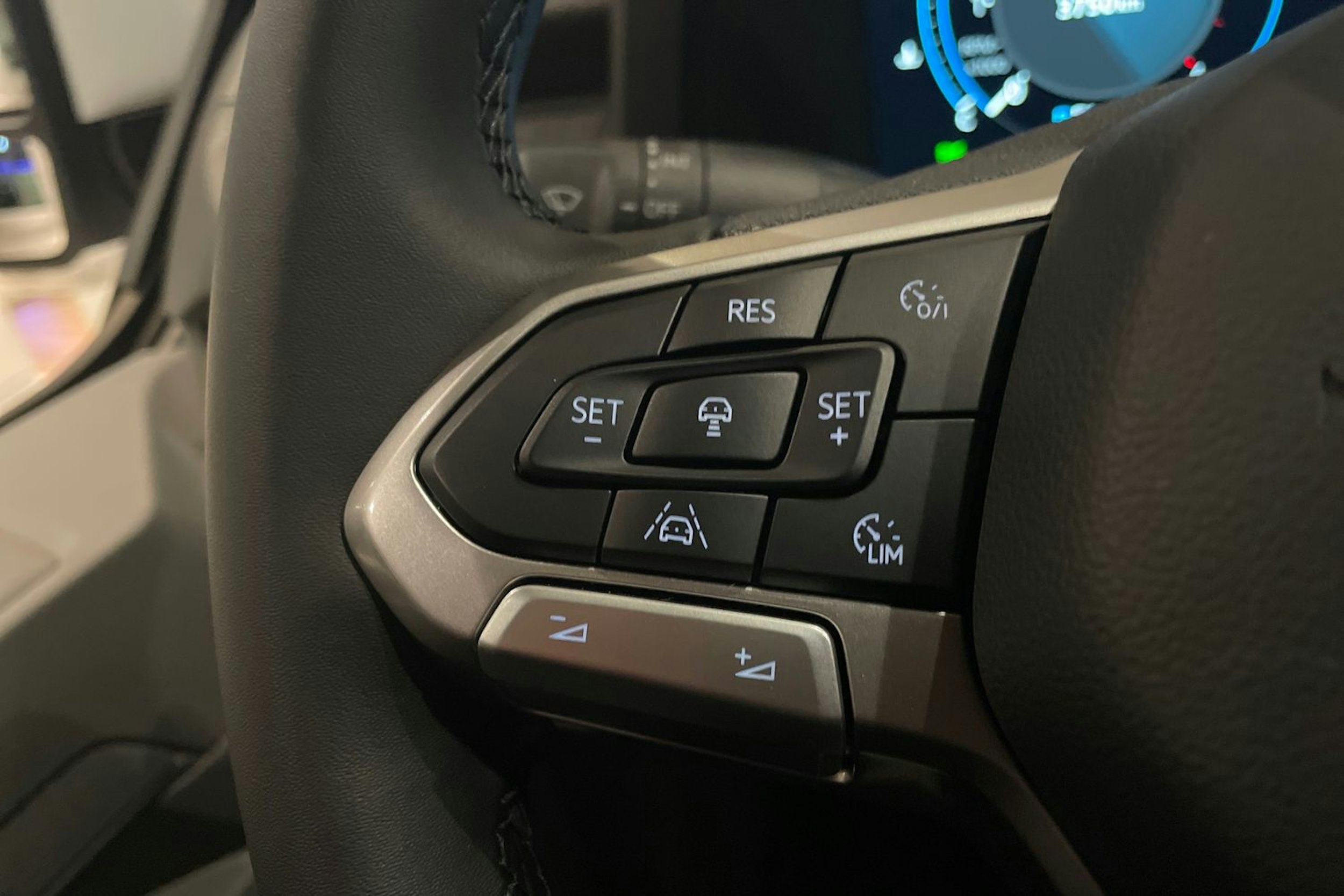 valkoinen Volkswagen Transporter 2025 kuva 15.