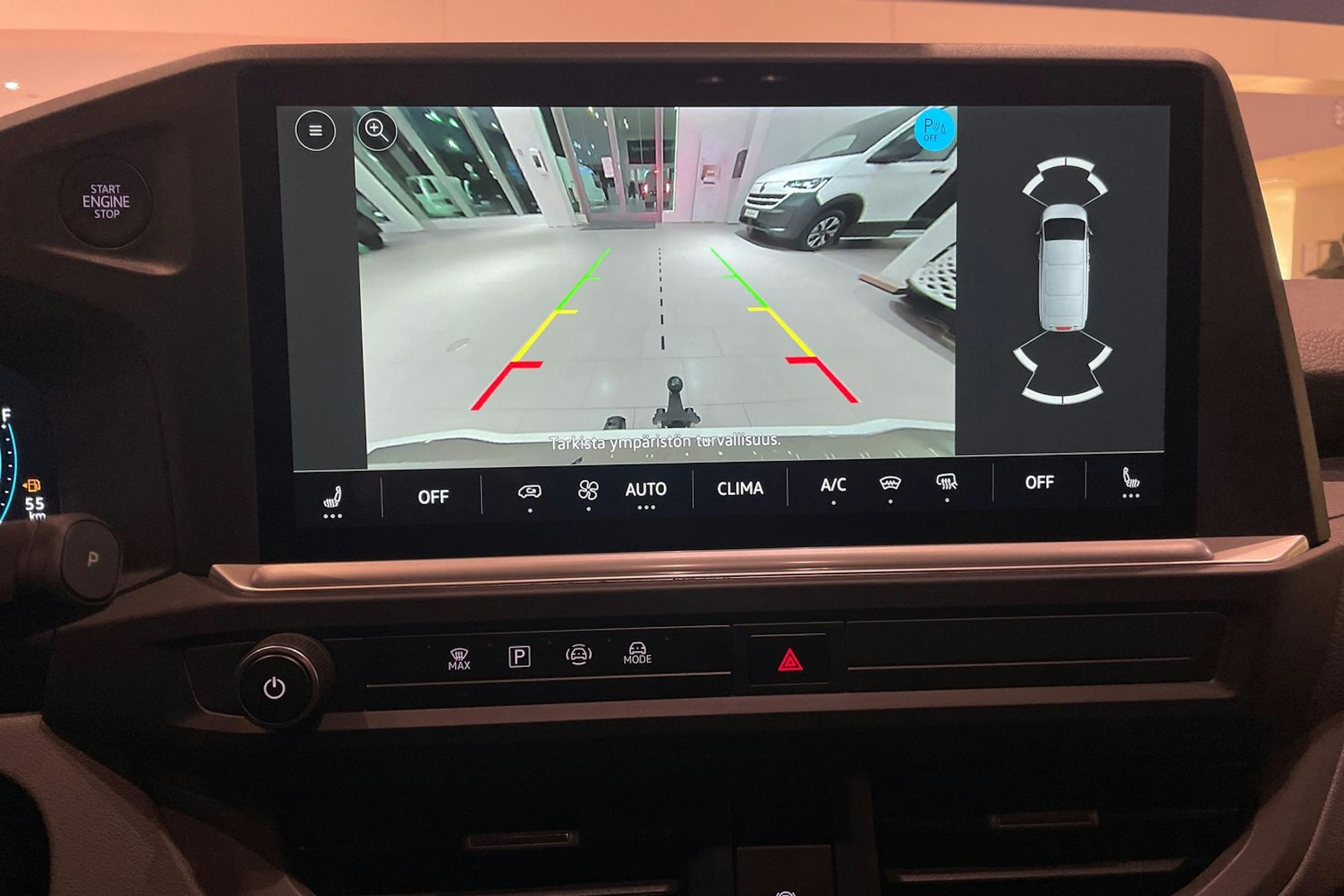 valkoinen Volkswagen Transporter 2025 kuva 16.