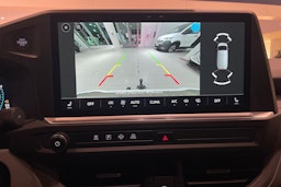 valkoinen Volkswagen Transporter 2025 kuva 16.