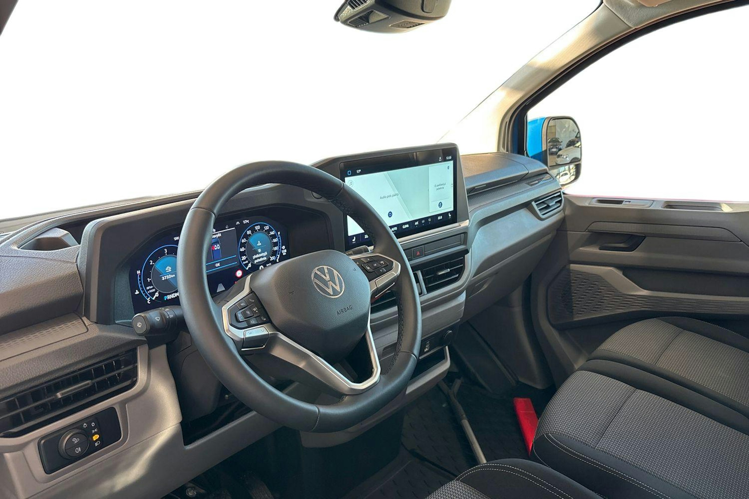 sininen Volkswagen Transporter 2025 kuva 8.