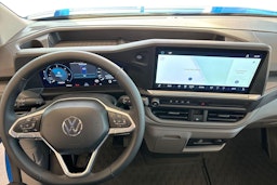sininen Volkswagen Transporter 2025 kuva 9.