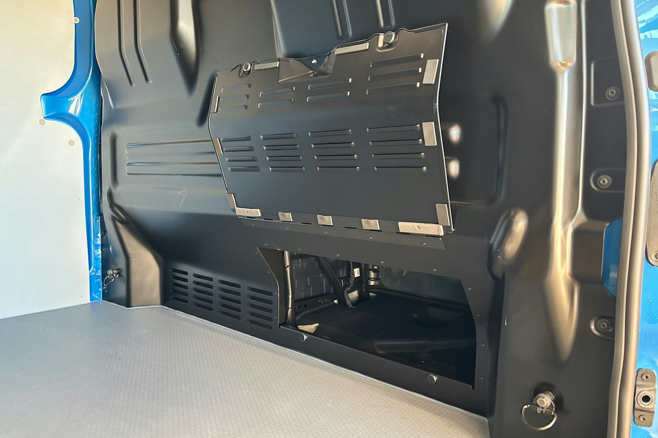 sininen Volkswagen Transporter 2025 kuva 14.