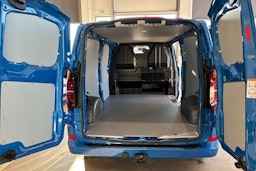 sininen Volkswagen Transporter 2025 kuva 15.