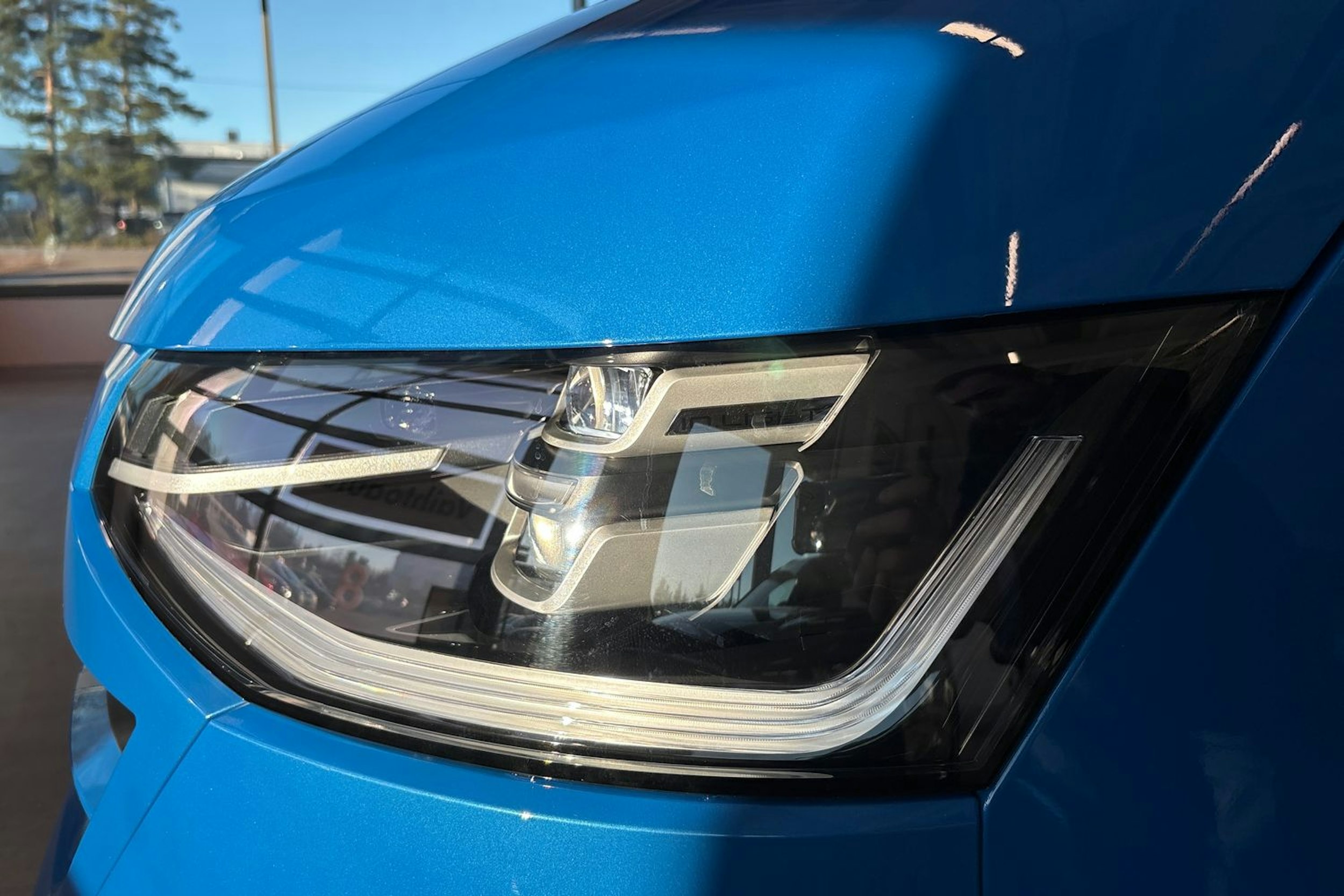 sininen Volkswagen Transporter 2025 kuva 17.