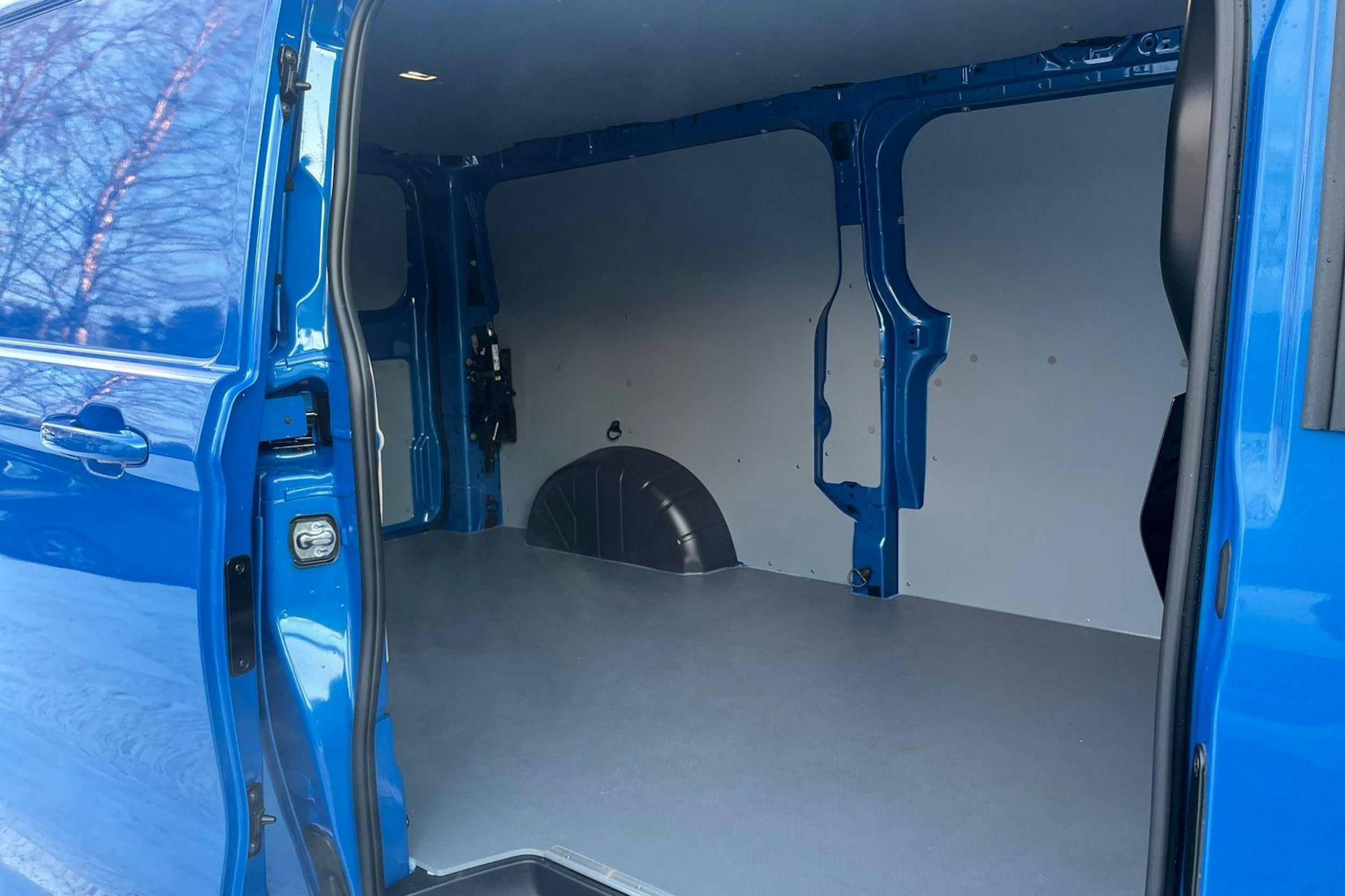 Sininen Volkswagen TRANSPORTER 2025 kuva 11.