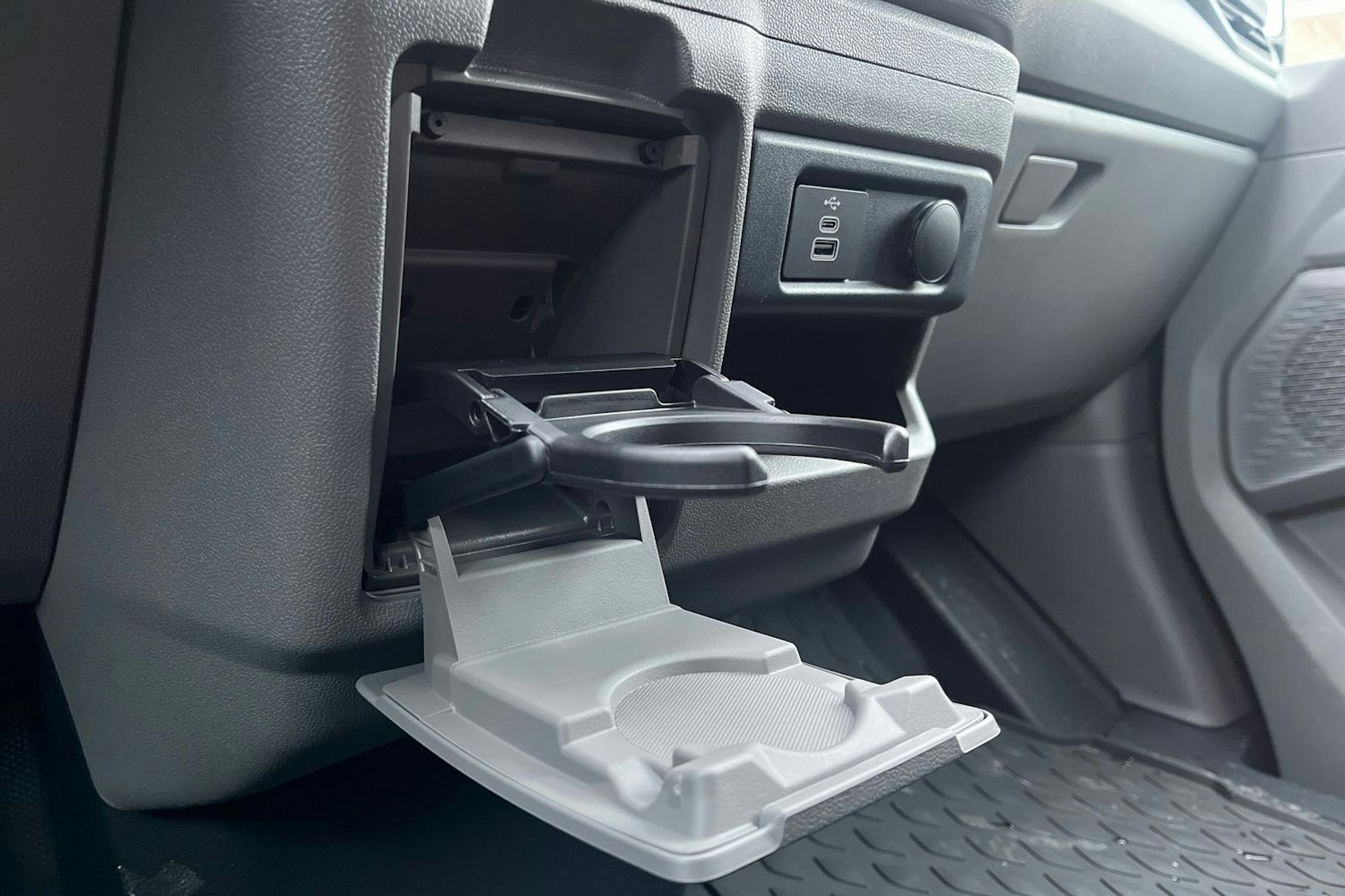 Sininen Volkswagen TRANSPORTER 2025 kuva 19.