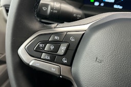 harmaa Volkswagen Transporter 2025 kuva 14.