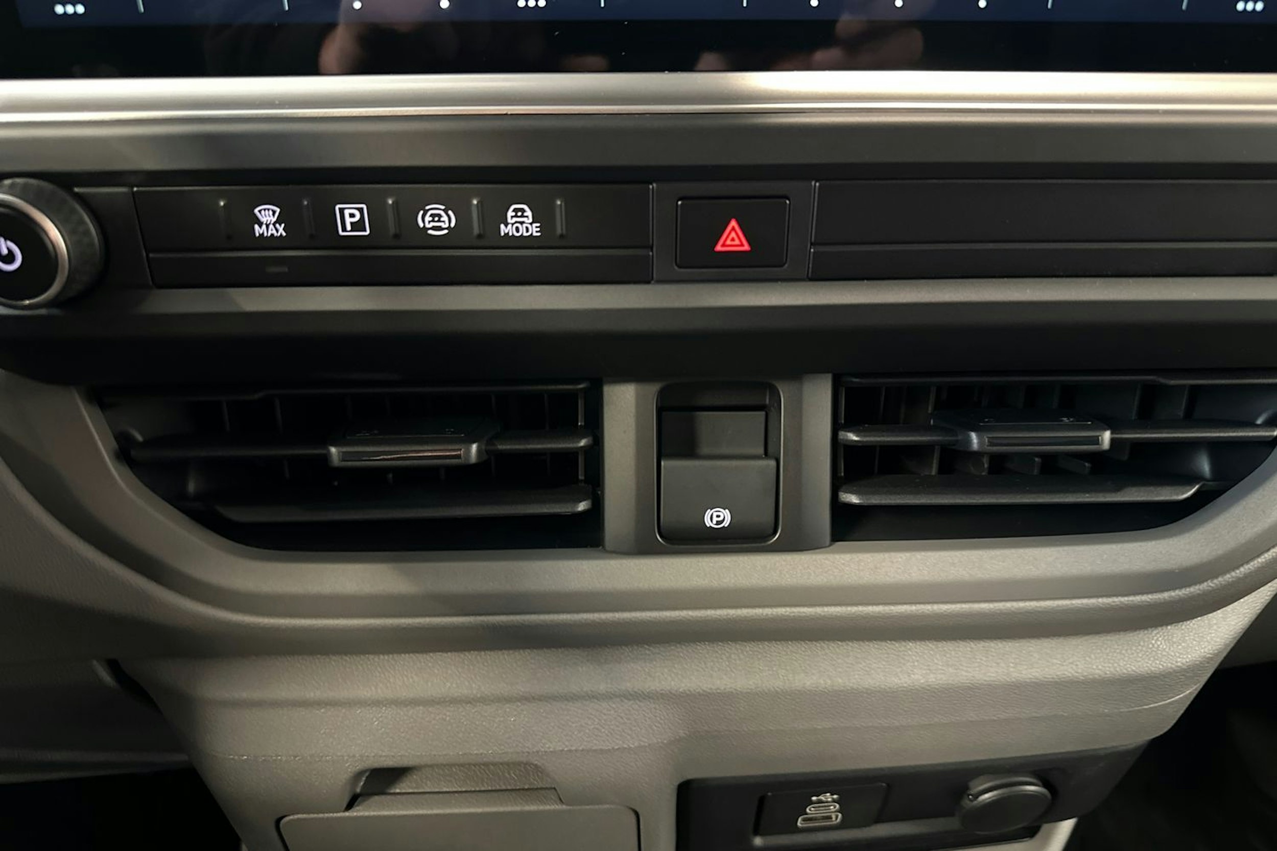 harmaa Volkswagen Transporter 2025 kuva 21.