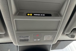 harmaa Volkswagen Transporter 2025 kuva 25.