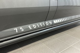 harmaa Volkswagen Transporter 2025 kuva 26.