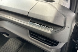 harmaa Volkswagen Transporter 2025 kuva 27.