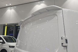 valkoinen Volkswagen Transporter 2025 kuva 14.