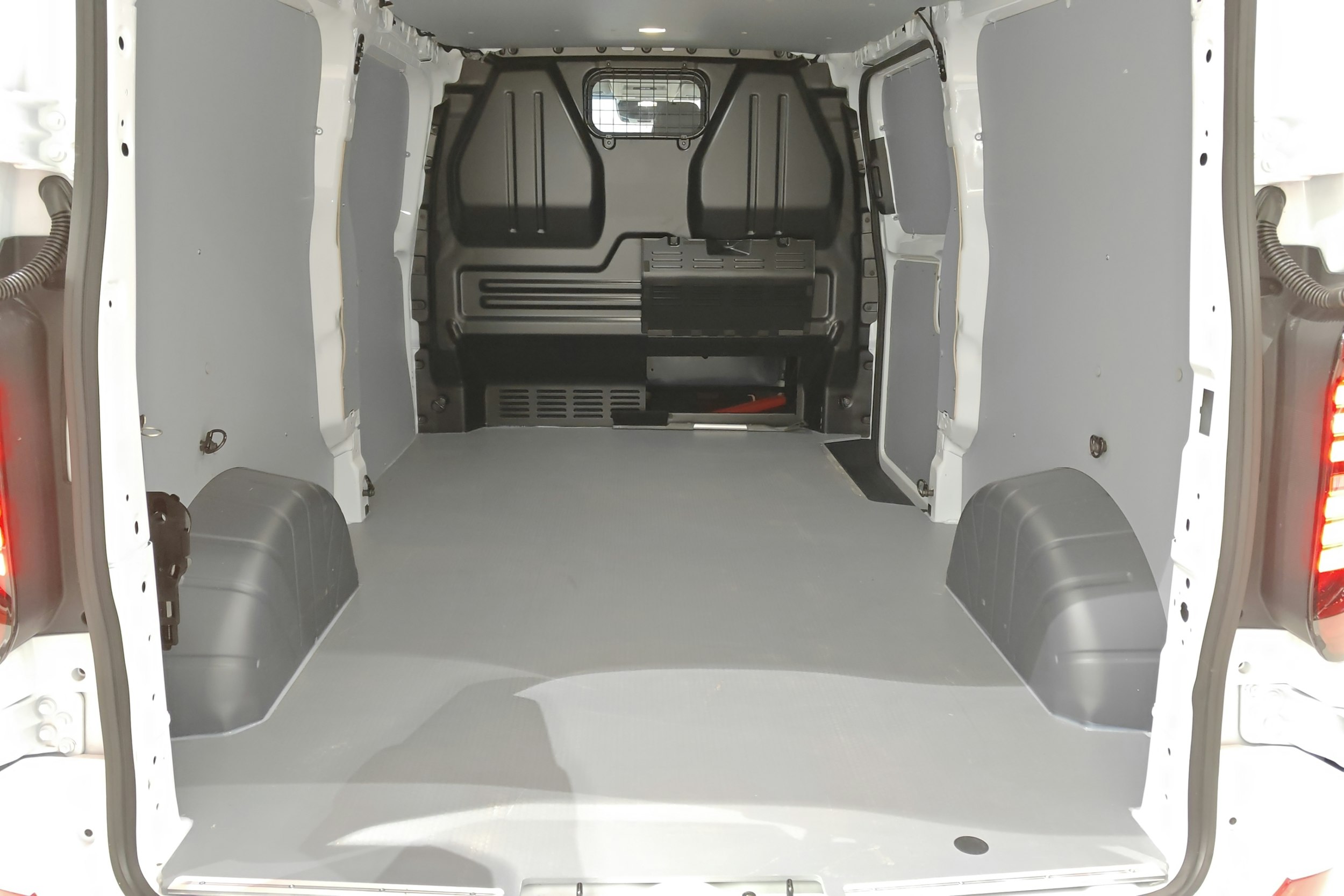 valkoinen Volkswagen Transporter 2025 kuva 14.