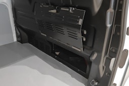 valkoinen Volkswagen Transporter 2025 kuva 15.