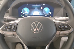 valkoinen Volkswagen Transporter 2025 kuva 18.