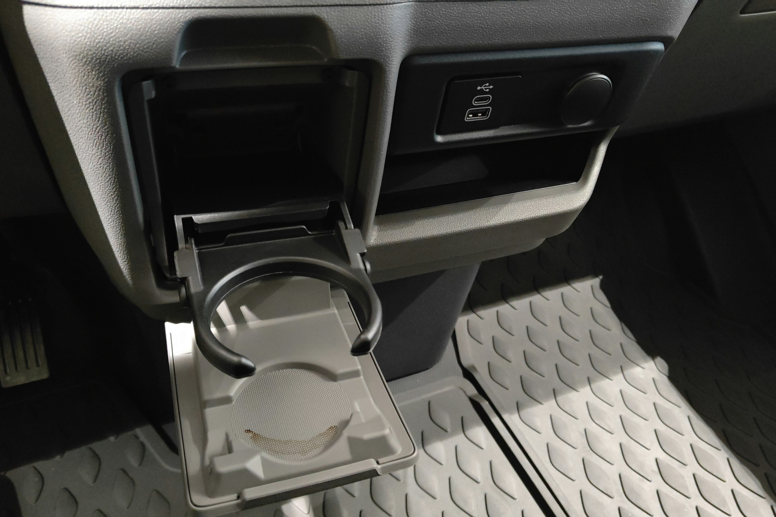 valkoinen Volkswagen Transporter 2025 kuva 20.