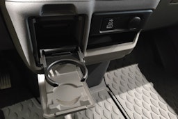 valkoinen Volkswagen Transporter 2025 kuva 20.