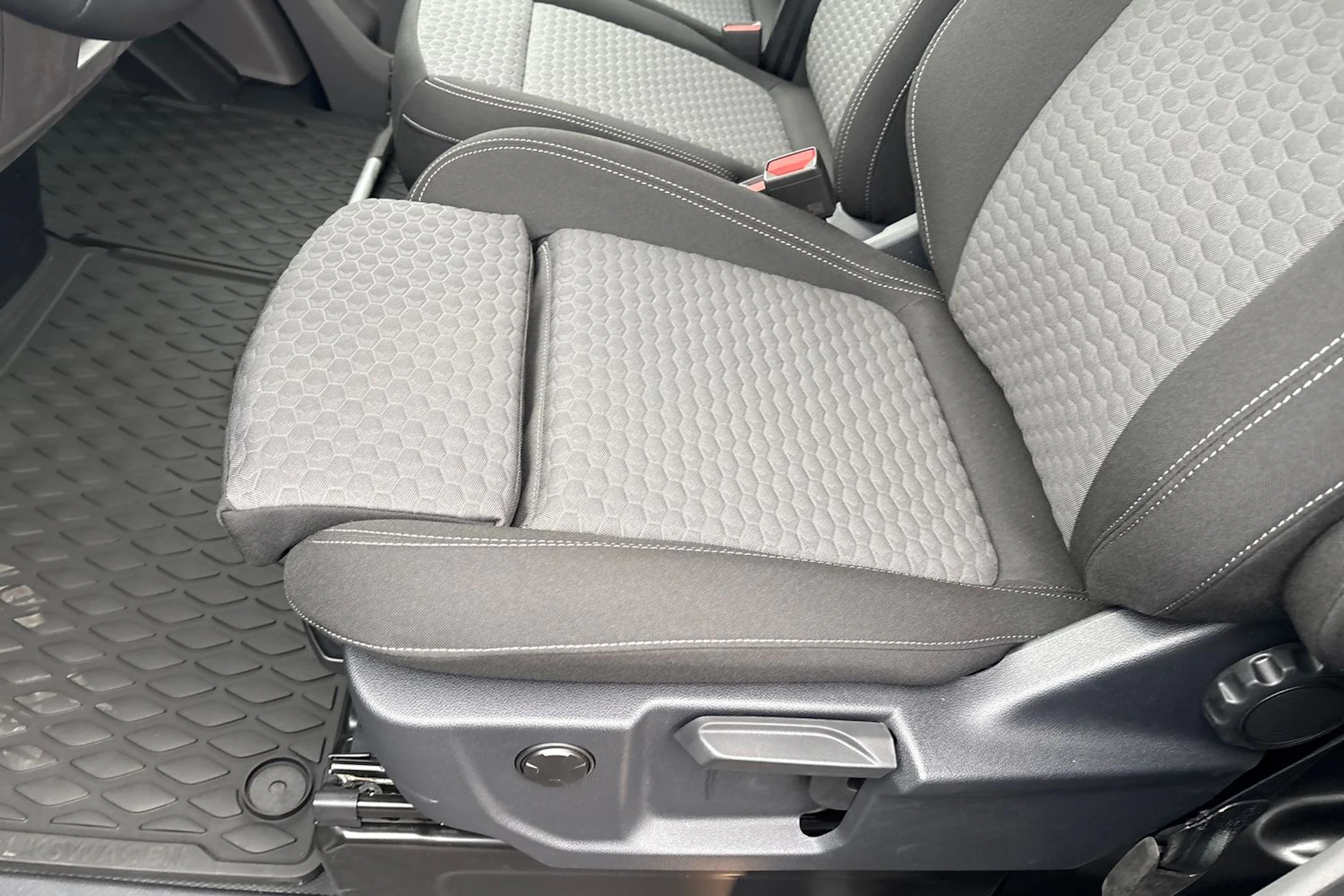 musta Volkswagen Transporter 2026 kuva 10.