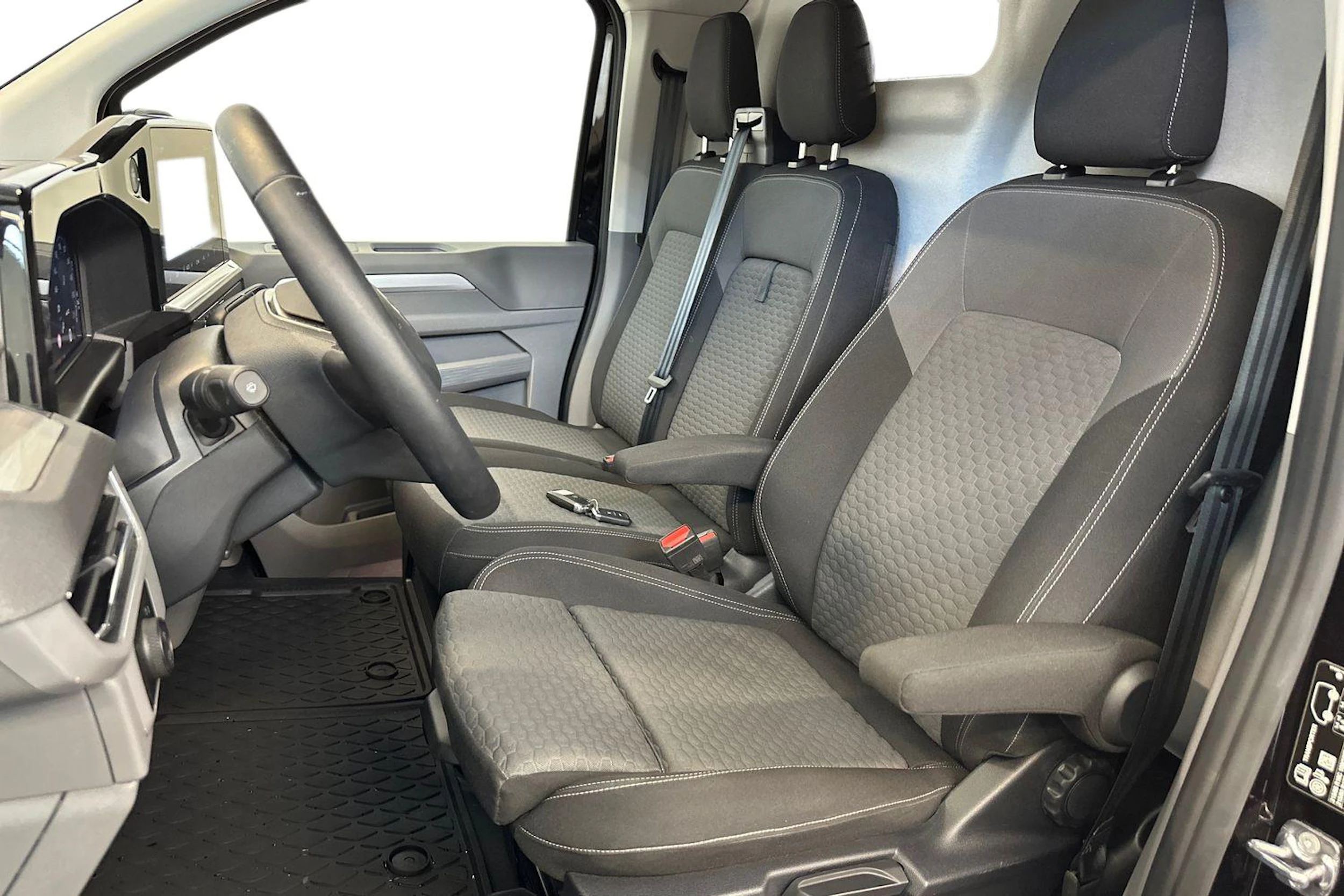 Musta Volkswagen Transporter 2025 kuva 11.