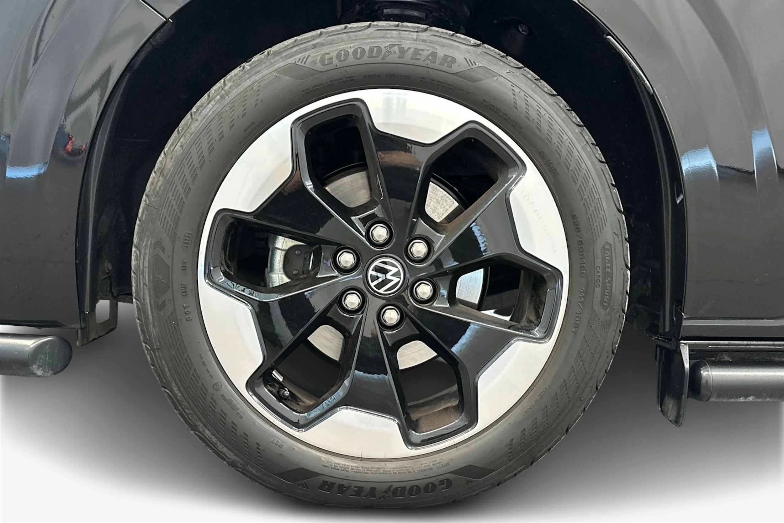 Musta Volkswagen Transporter 2025 kuva 12.