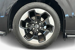 Musta Volkswagen Transporter 2025 kuva 12.