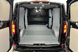 Musta Volkswagen Transporter 2025 kuva 13.